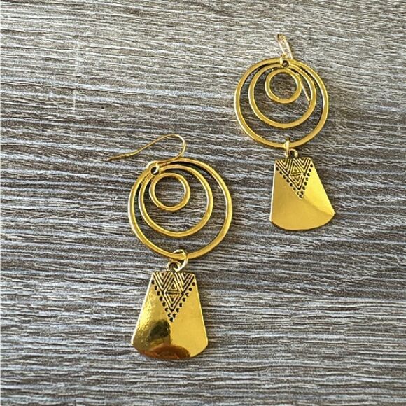 VintageāstyleādropāearringsāA102 - Picture 3 of 4